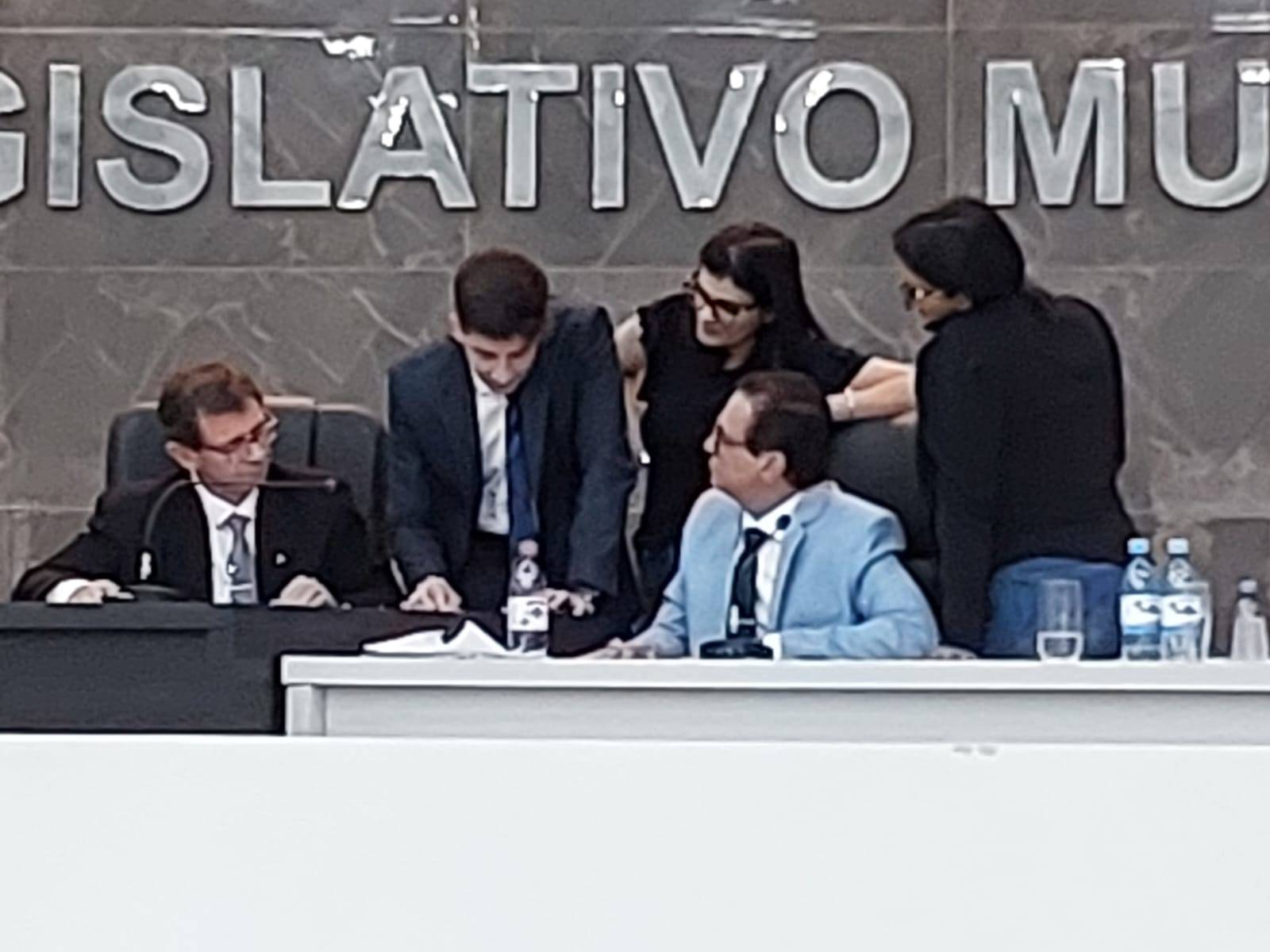 LEIA DECISÃO: juíza concede liminar e devolve presidência da Câmara a vereador Samir Ali, em Vilhena, mas caso não se encerra
