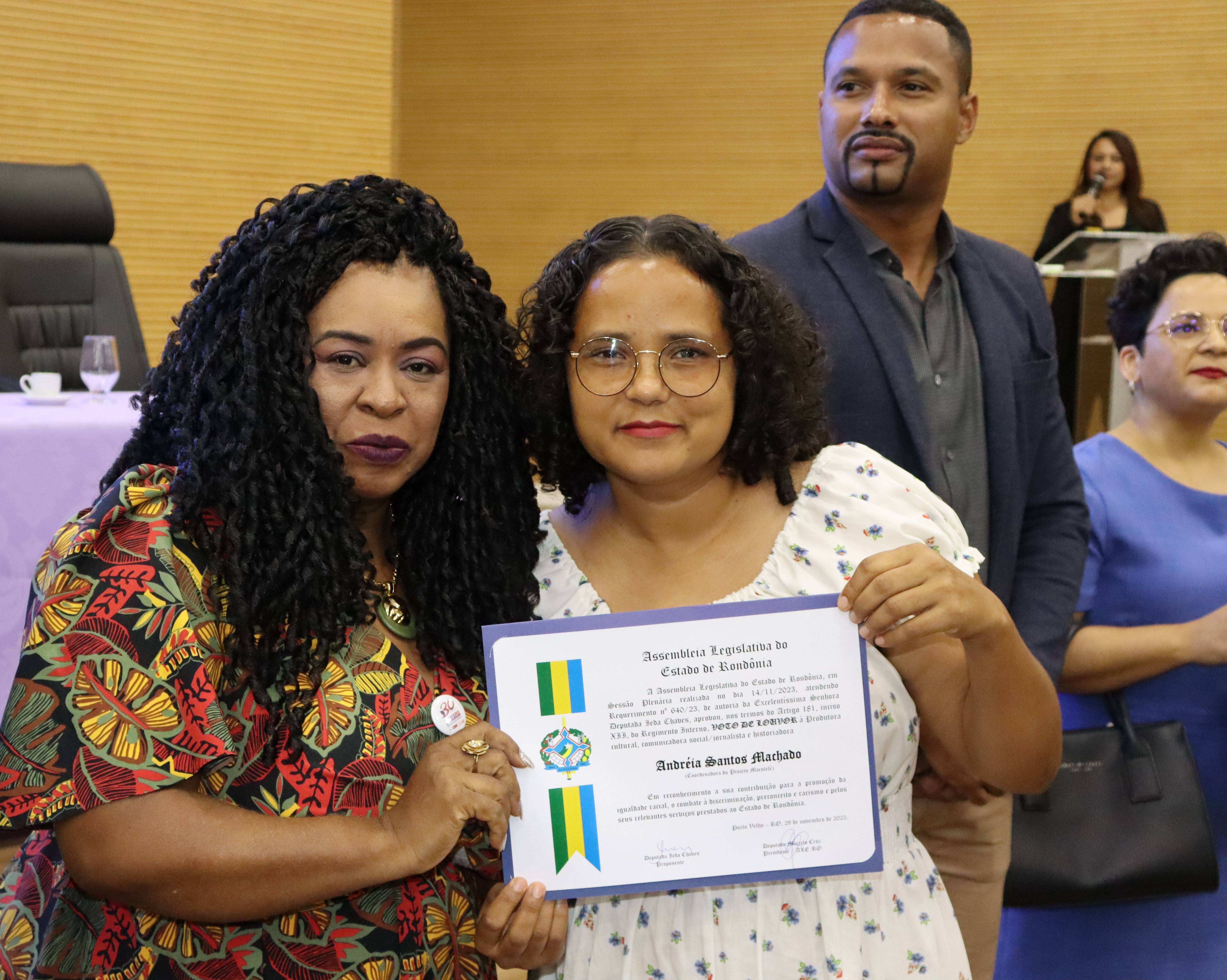 Produtora Cultural de Vilhena é homenageada por atuação na promoção da igualdade racial e no combate ao preconceito e racismo em RO