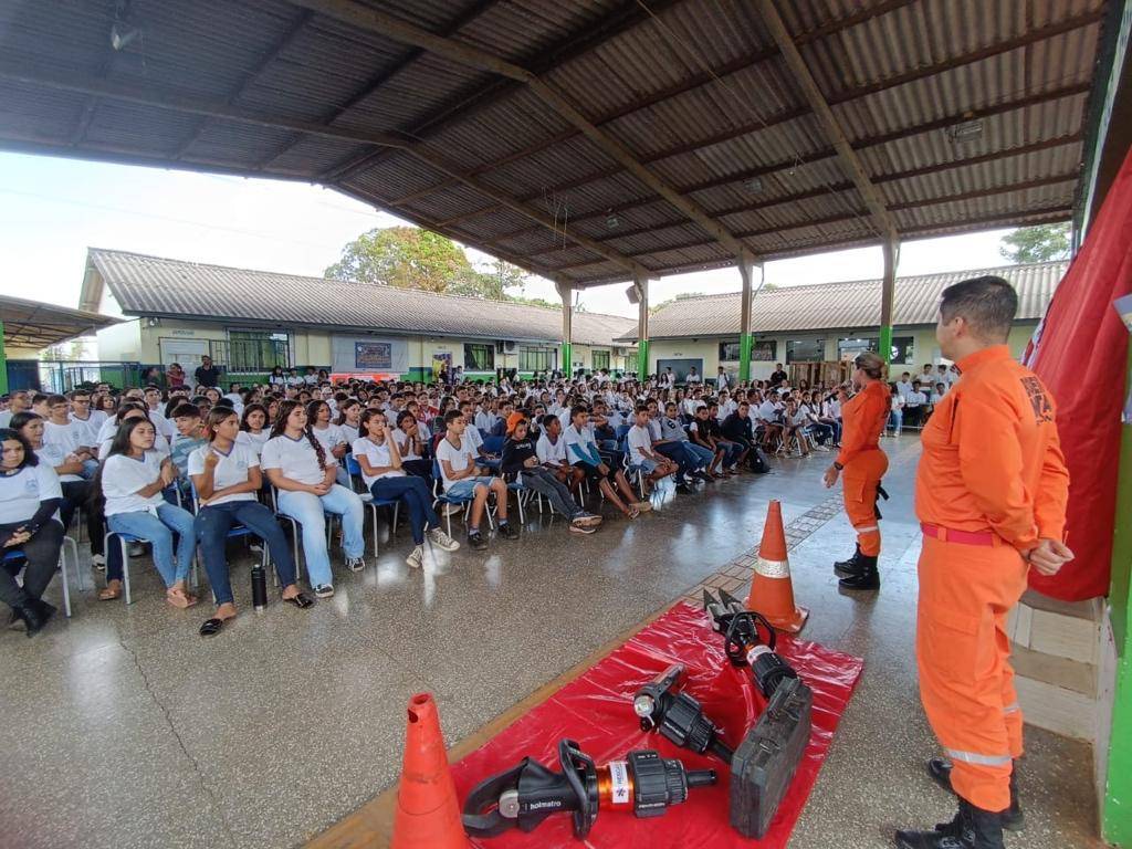 Operação Alerta Rondônia: Bombeiros realização ciclos de palestras educativas sobre segurança e bem-estar da população
