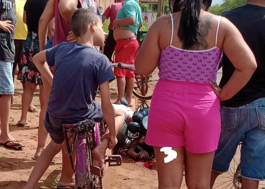 Em plena luz do dia, homem ainda não identificado é assassinado a tiros quando andava de motocicleta, em Vilhena
