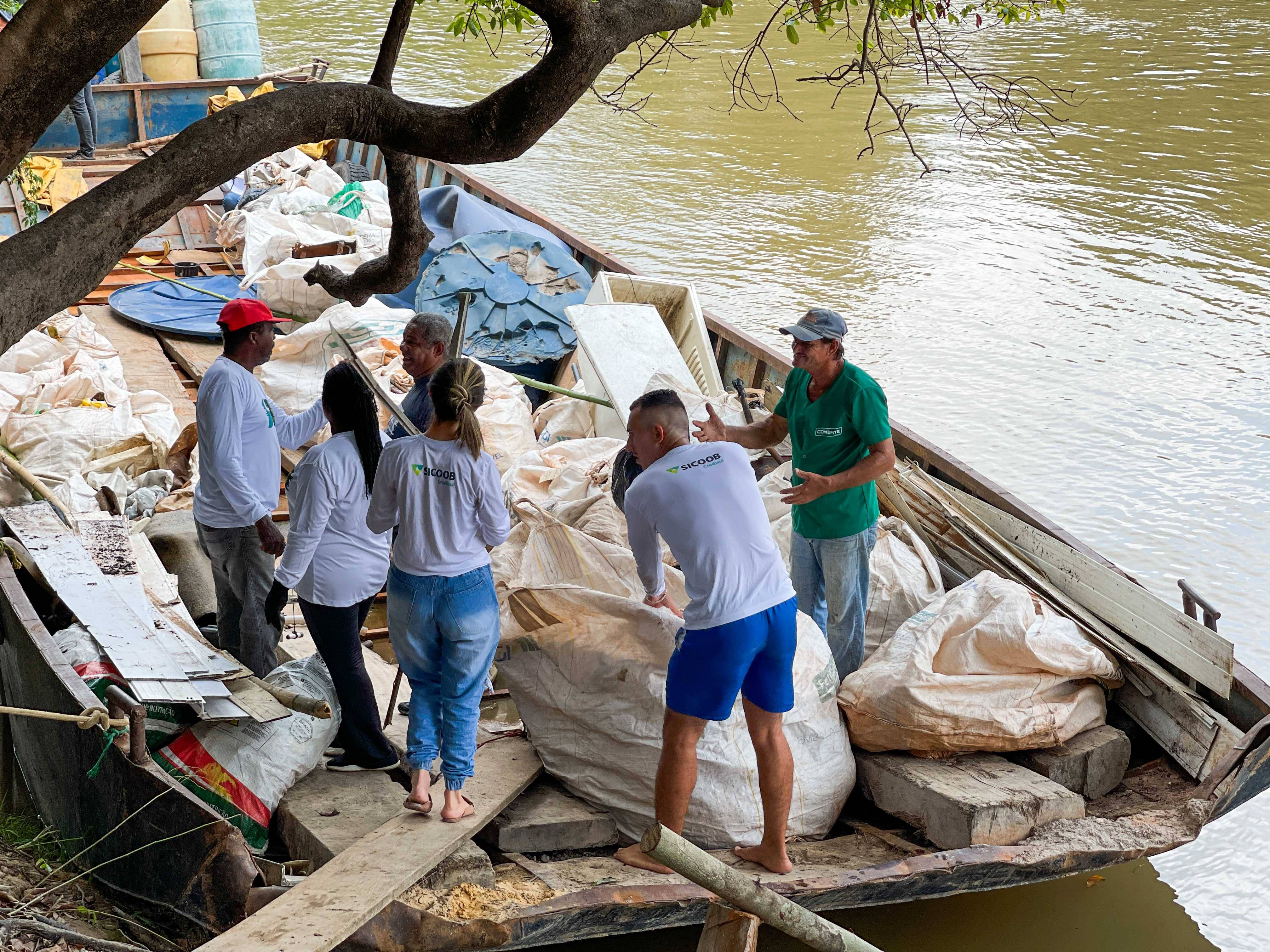 Ação “Somos Todos Guaporé” retira 3,2 toneladas de resíduos de acampamentos de pesca em Pimenteiras do Oeste