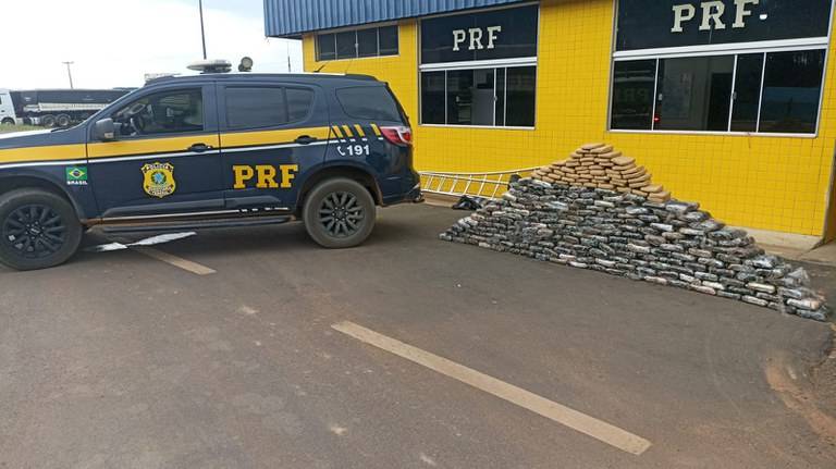 PRF apreende, em Vilhena, 220 kg de “supermaconha”; droga estava sendo levada do Acre para Minas Gerais
