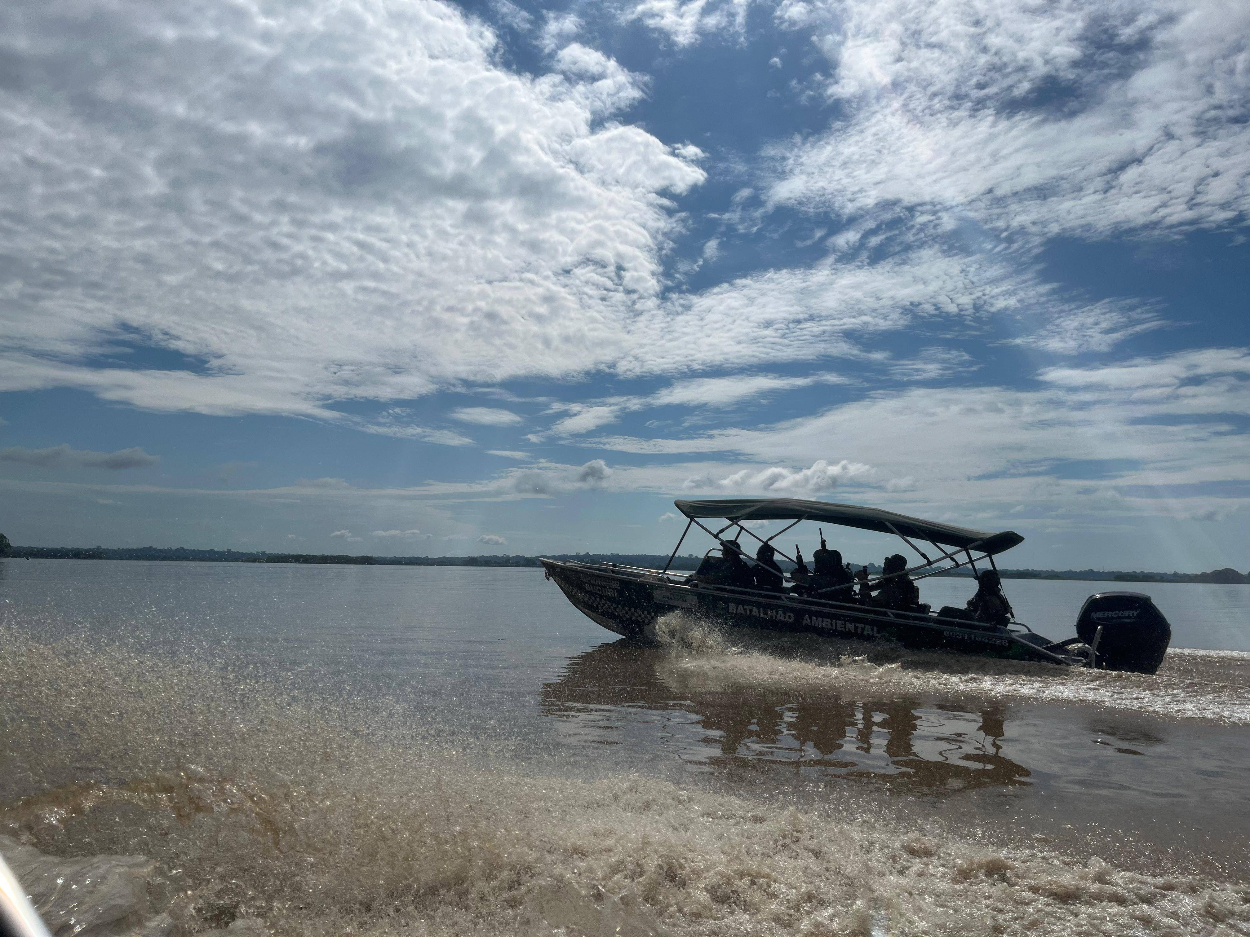 PF deflagra operação contra extração ilegal de ouro em Rondônia; foram inutilizadas seis dragas no Rio Madeira