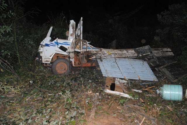 Ciclista aparentemente embriagado causa duplo acidente na BR 364
