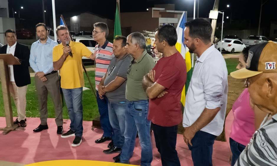 Deputado Luizinho Goebel inaugura praça pública que presta homenagem a pioneira em Vilhena