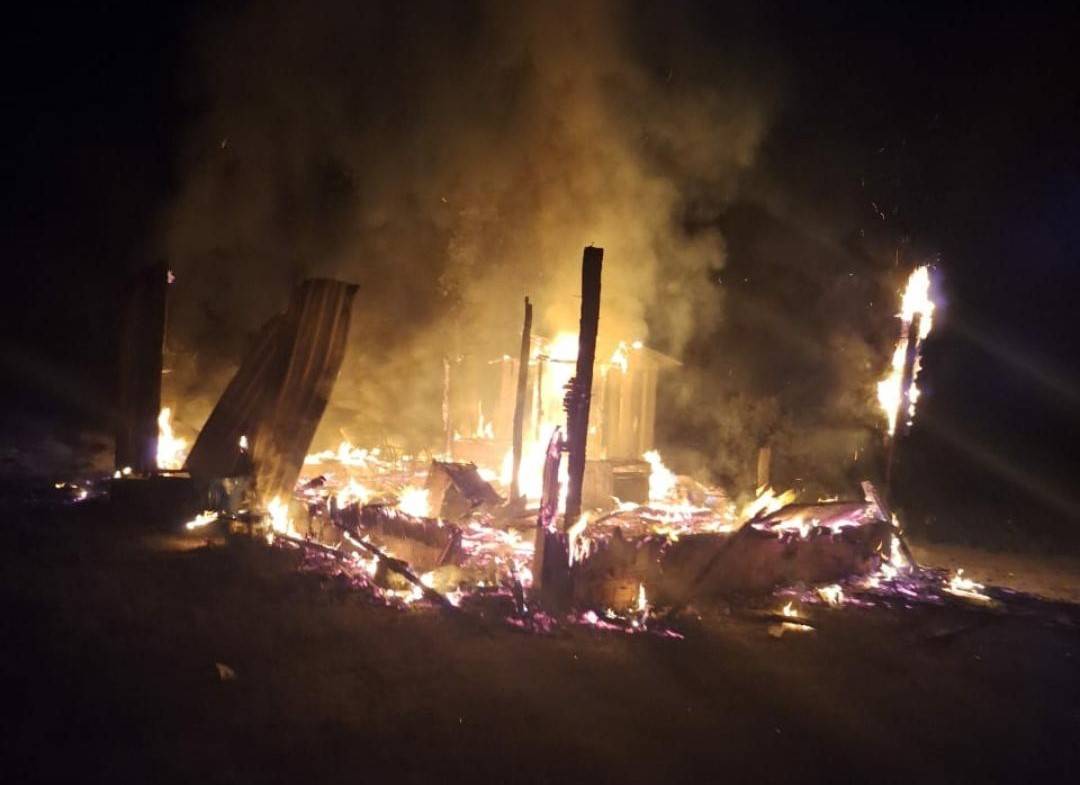 ASSISTA VÍDEOS: “vakinha” é criada para ajudar família que perdeu casa em provável incêndio criminoso, em Vilhena
