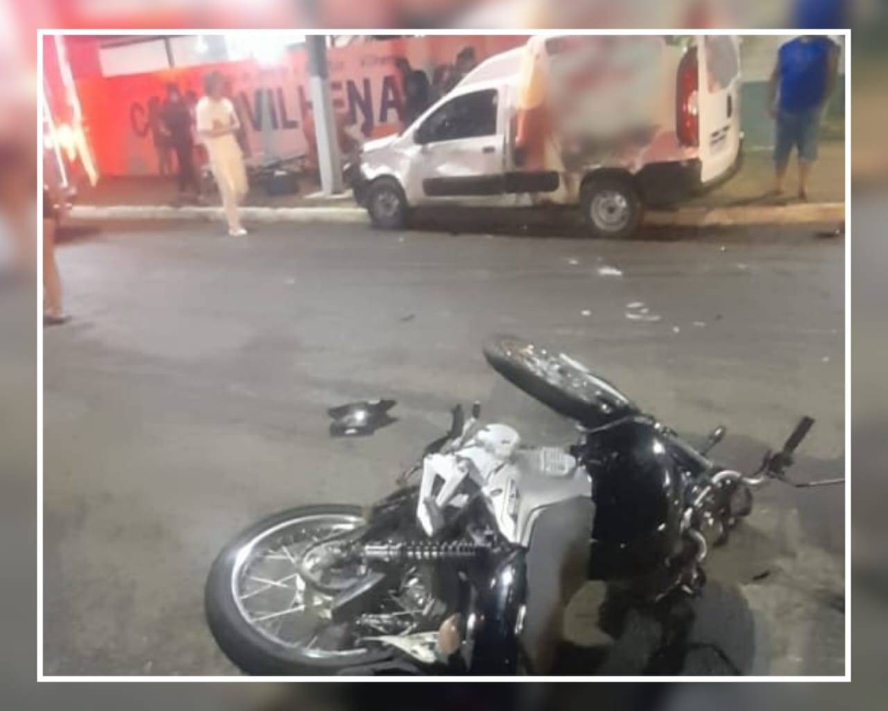 Motociclista é conduzida ao hospital com suspeita de fraturas nas costelas após colidir com carro em Vilhena