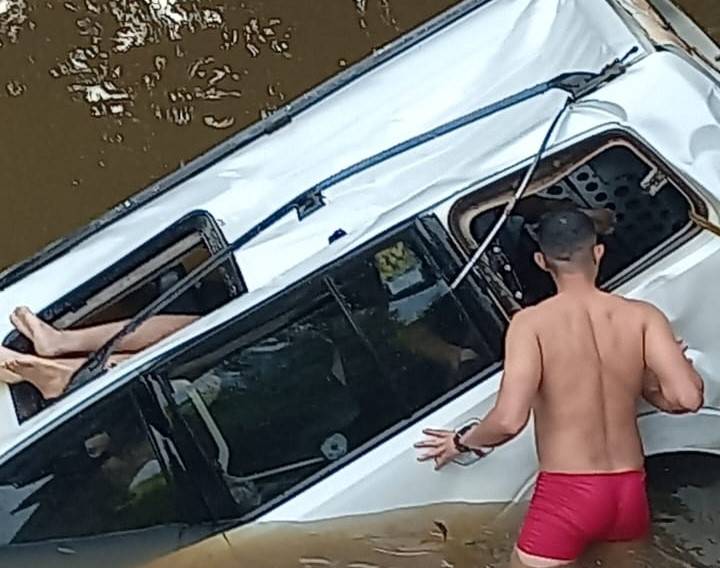 URGENTE: acidente na cidade de Pimenteiras do Oeste deixa cinco adultos e uma criança mortos neste Domingo de Natal