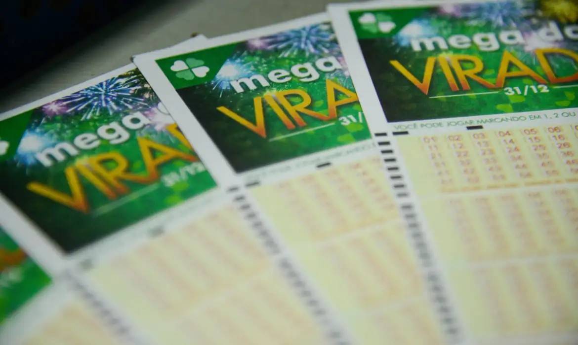 Com prêmio estimado em R$ 570 milhões, Mega da Virada se aproxima e Caixa alerta para fake news sobre loteria