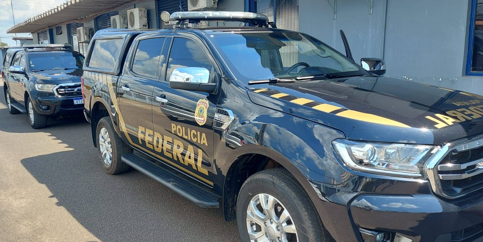 PF flagra adolescente com droga no aeroporto de Porto Velho; suspeita levava 3kg de cocaína enrolada no corpo