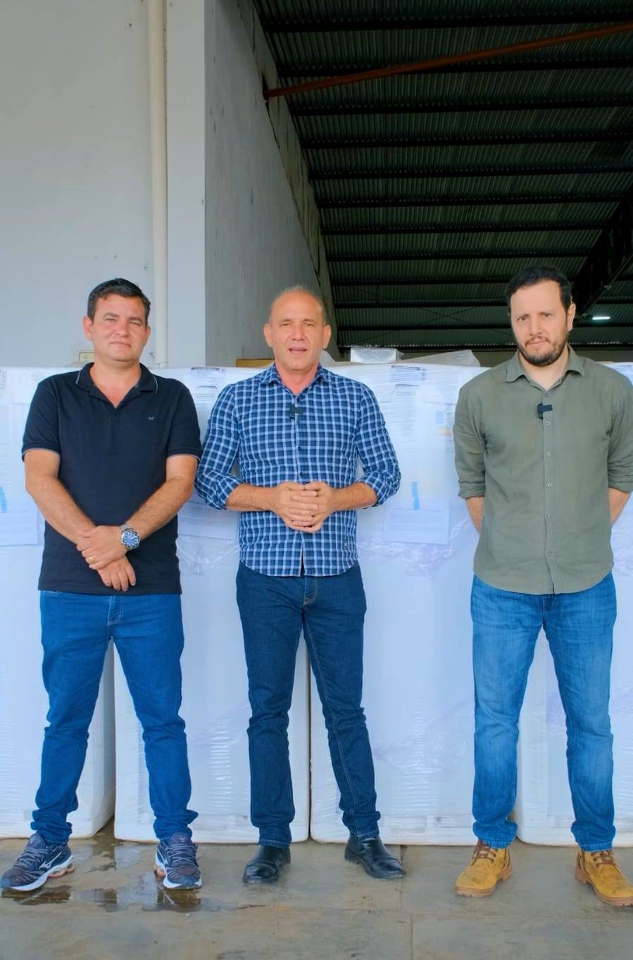 Deputado Ezequiel Neiva entrega geladeiras, televisores, mesas e armários para atender a saúde básica em Vilhena