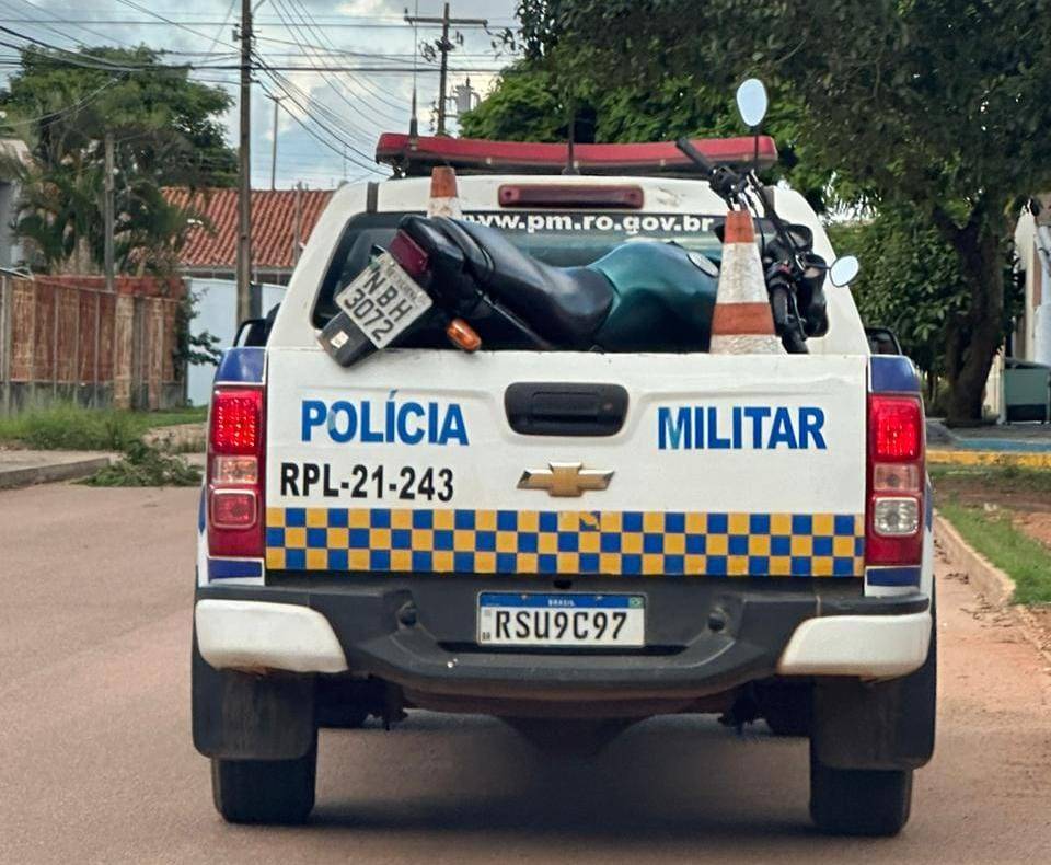 Policial de folga identifica motocicleta furtada ao passar em frente de residência no Jardim América