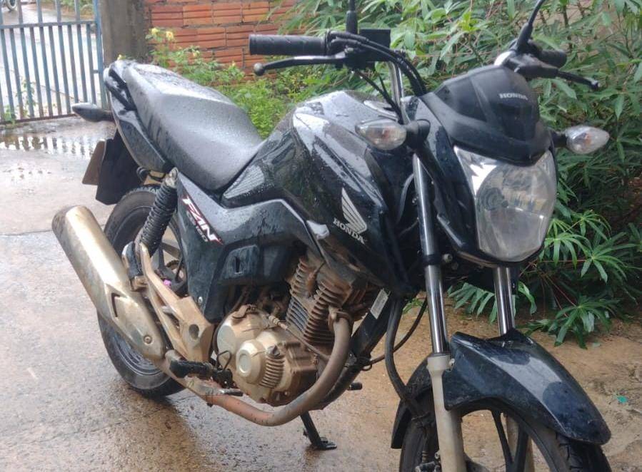 Motocicleta furtada às vésperas de Natal em Cacoal é recuperada pela PM na divisa com a Bolívia