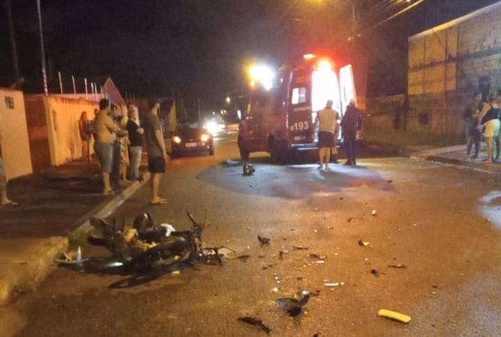 VÍDEO: motorista de caminhão atinge motociclista e durante fuga do local é perseguido por populares e pela polícia e acaba preso