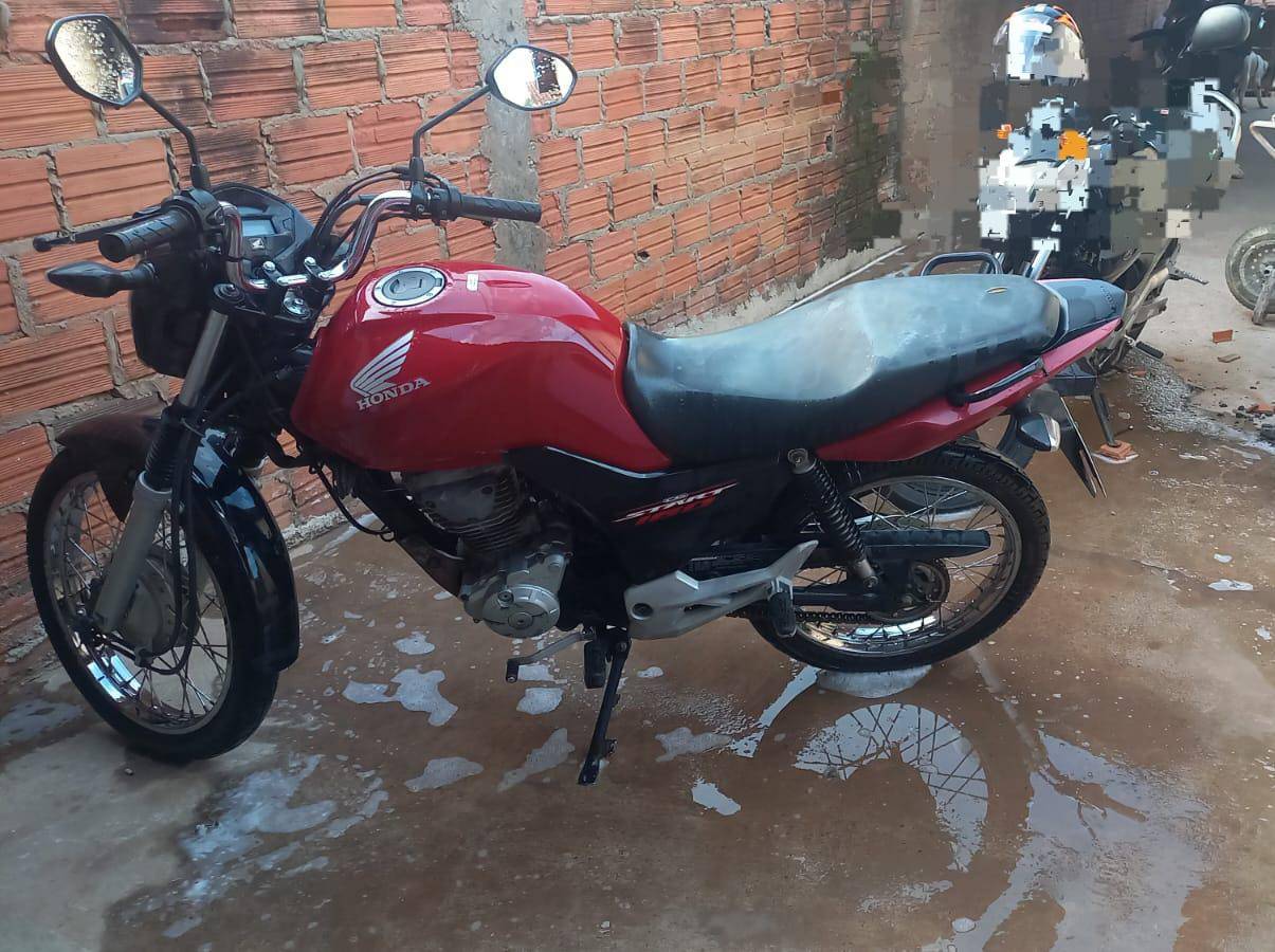 Mulher tem motocicleta furtada enquanto trabalhava no Centro de Vilhena; ação foi filmada pelas câmeras de segurança