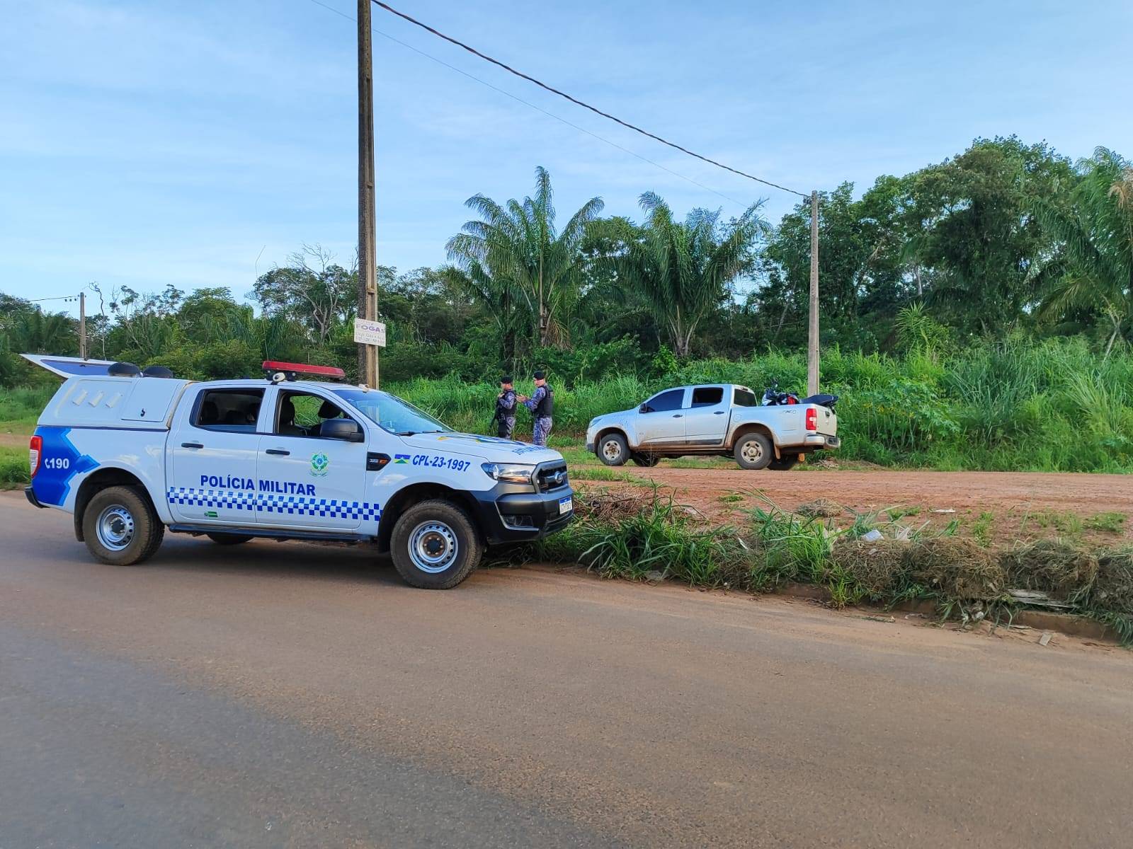VÍDEO: Polícia Militar socorre mulher baleada e prende jovem com moto suspeita de ser roubada, drogas e simulacro de arma de fogo em Vilhena