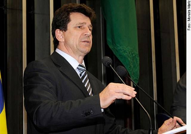 Da tribuna do Senado, Cassol anuncia projeto para cadastrar pedófilos