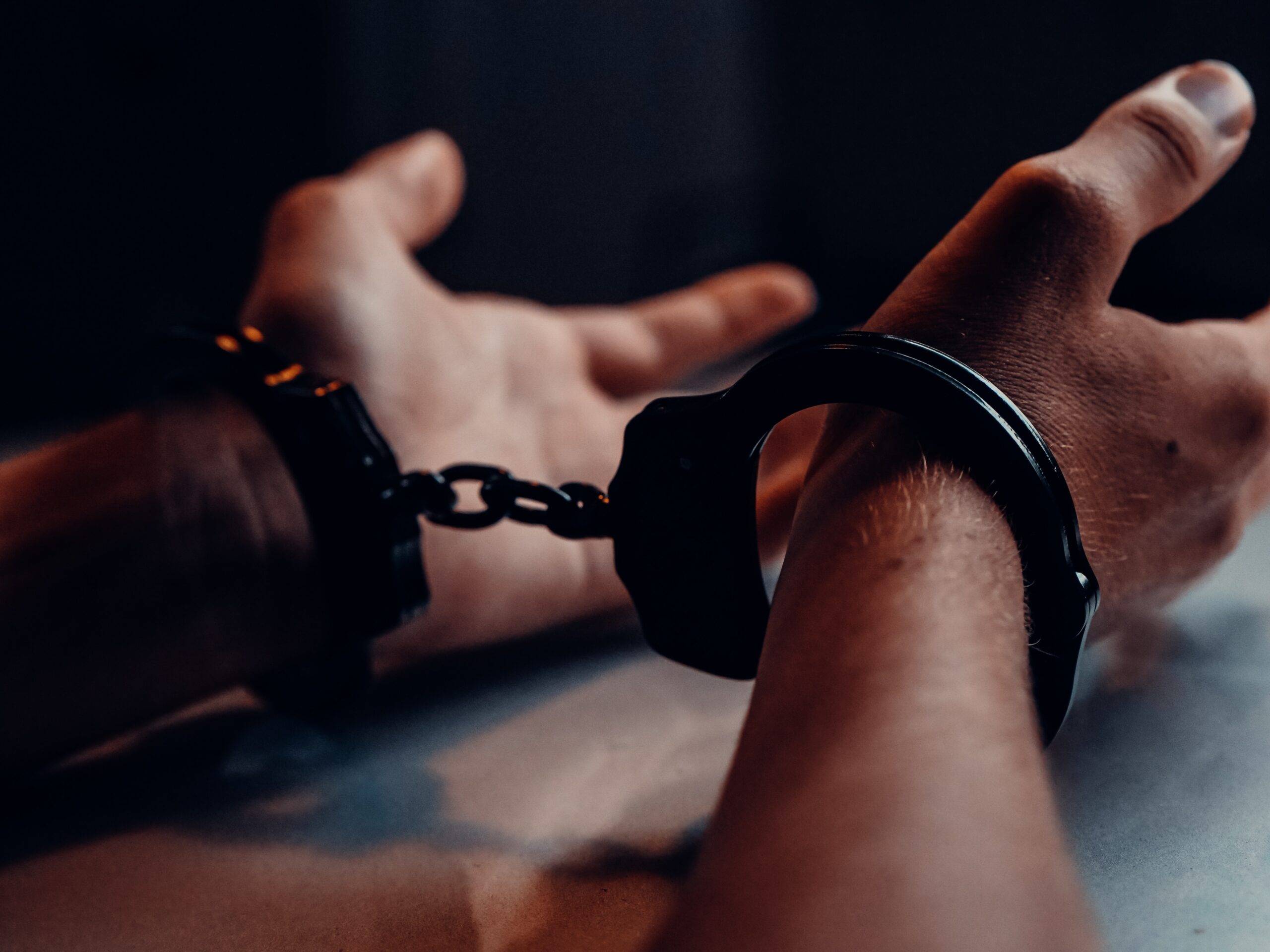 Polícia militar recupera objetos, prende mulher por receptação e recaptura foragido em bairro de Vilhena