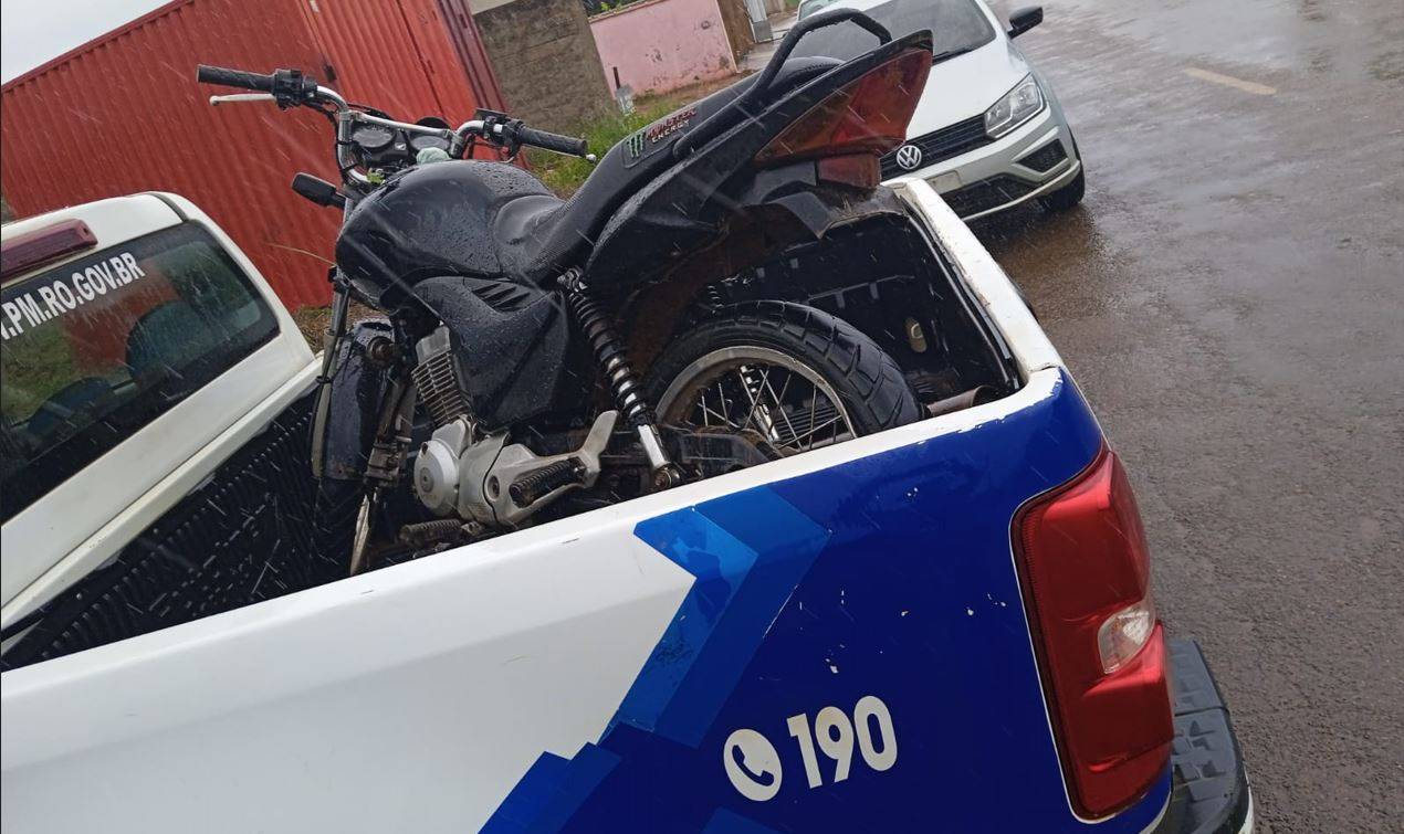 Ladrão sofre queda durante fuga de moto em perseguição policial, acaba preso e confessa vários furtos, em Vilhena