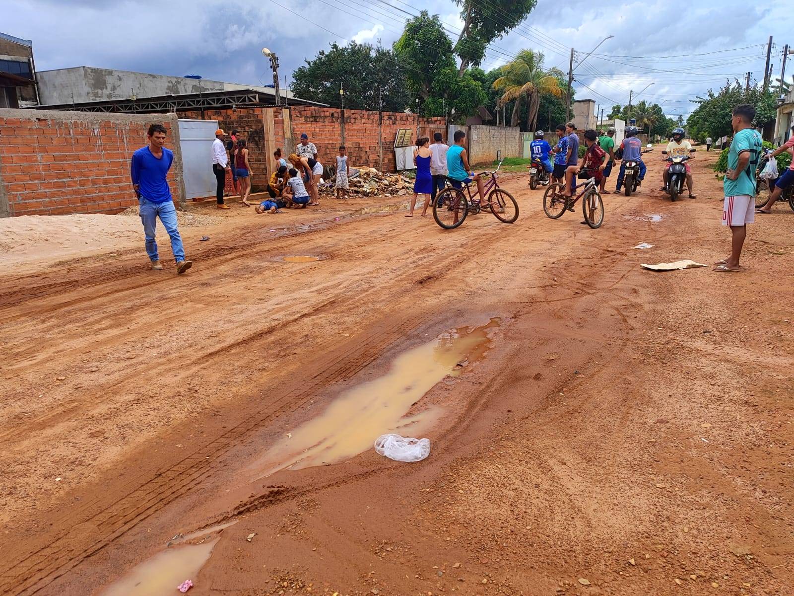 Rapaz de 21 anos baleado hoje em Vilhena teve irmão e primo assassinados na mesma rua quando ainda era adolescente