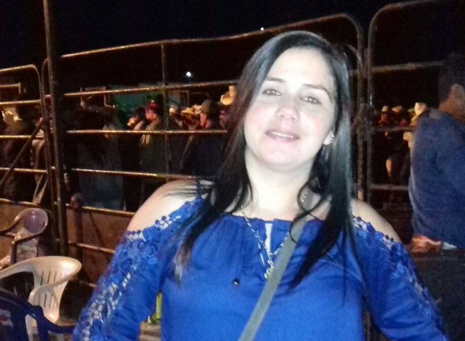 Mulher de 34 anos que viajava na garupa de moto morre após acidente na área rural de Cerejeiras; piloto e menina de 04 anos sobrevivem