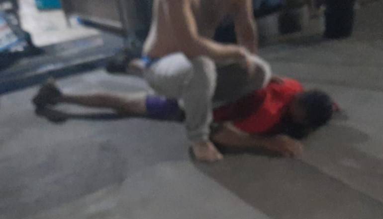 Furtando mercadinho, mesmo ladrão que havia atacado outros estabelecimentos cai de escada e é preso por comerciante, em Vilhena