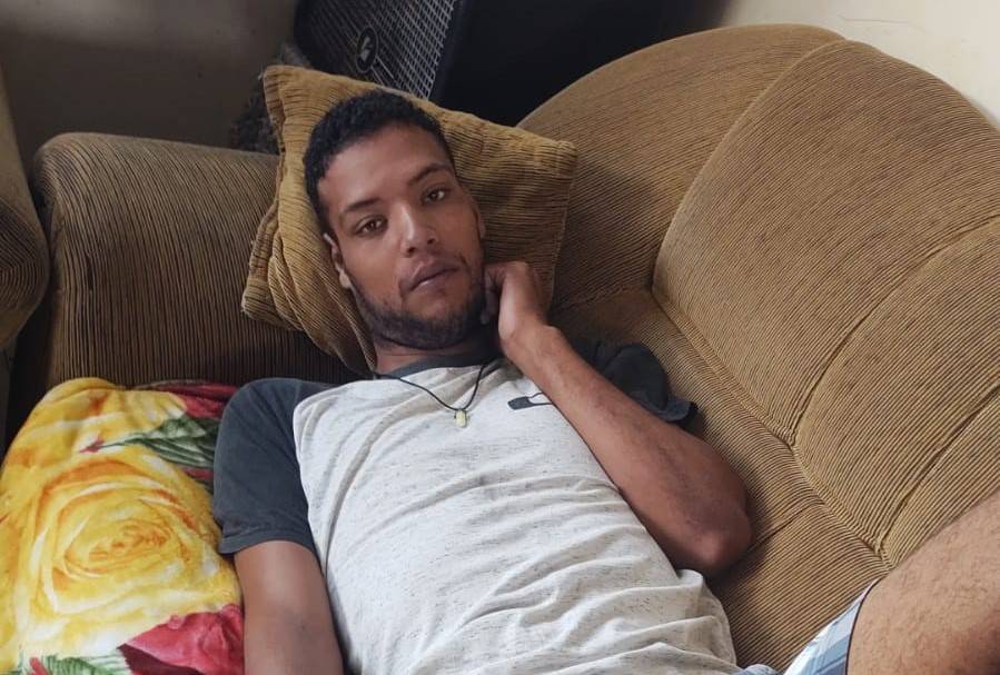 Rapaz de 25 anos que foi retirado da UPA e “perdido” pelo pai em Vilhena é resgatado após caminhar 05 km e dormir em praça