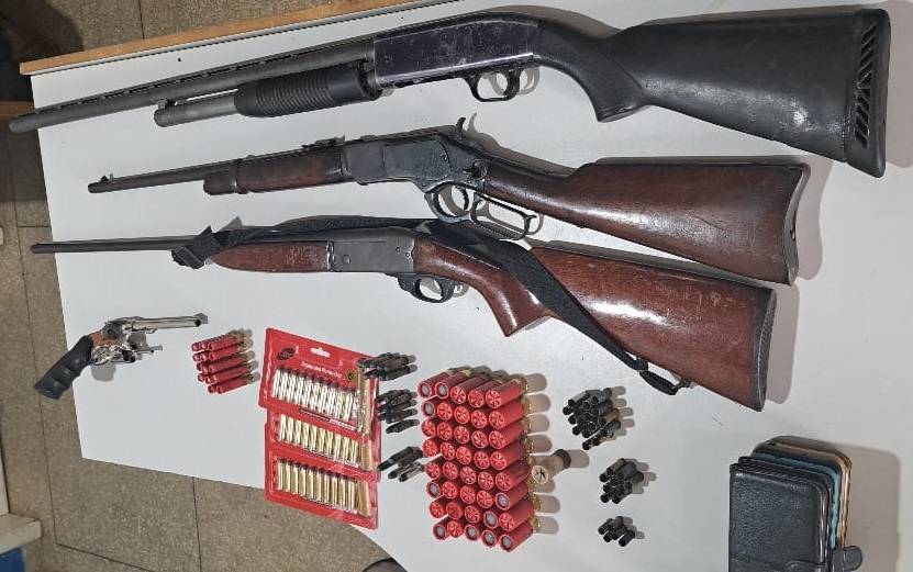Em ação da área rural de Vilhena, Polícia Militar apreende armas de fogo sem registro e prende três pessoas