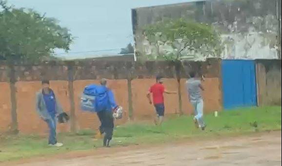 ASSISTA VÍDEO: flagrado furtando casa em Vilhena, ladrão confessa crime após ser perseguido e preso por vítima e voluntários