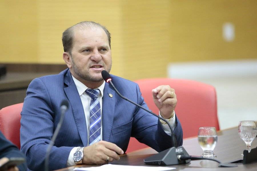 Deputado que saiu de Vilhena para virar político em Cacoal faz postagem no Facebook e mostra que escolheu lado no futebol
