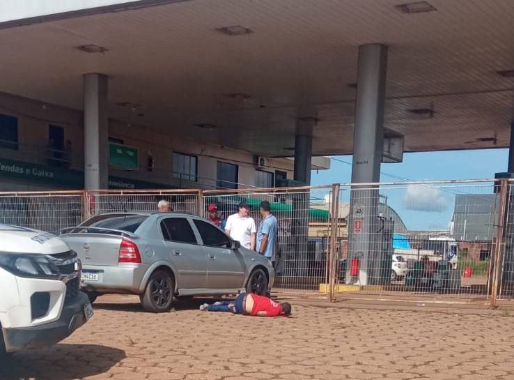 URGENTE: homem de 54 anos é executado a tiros em plena luz do dia, após discussão no pátio de posto, em Vilhena