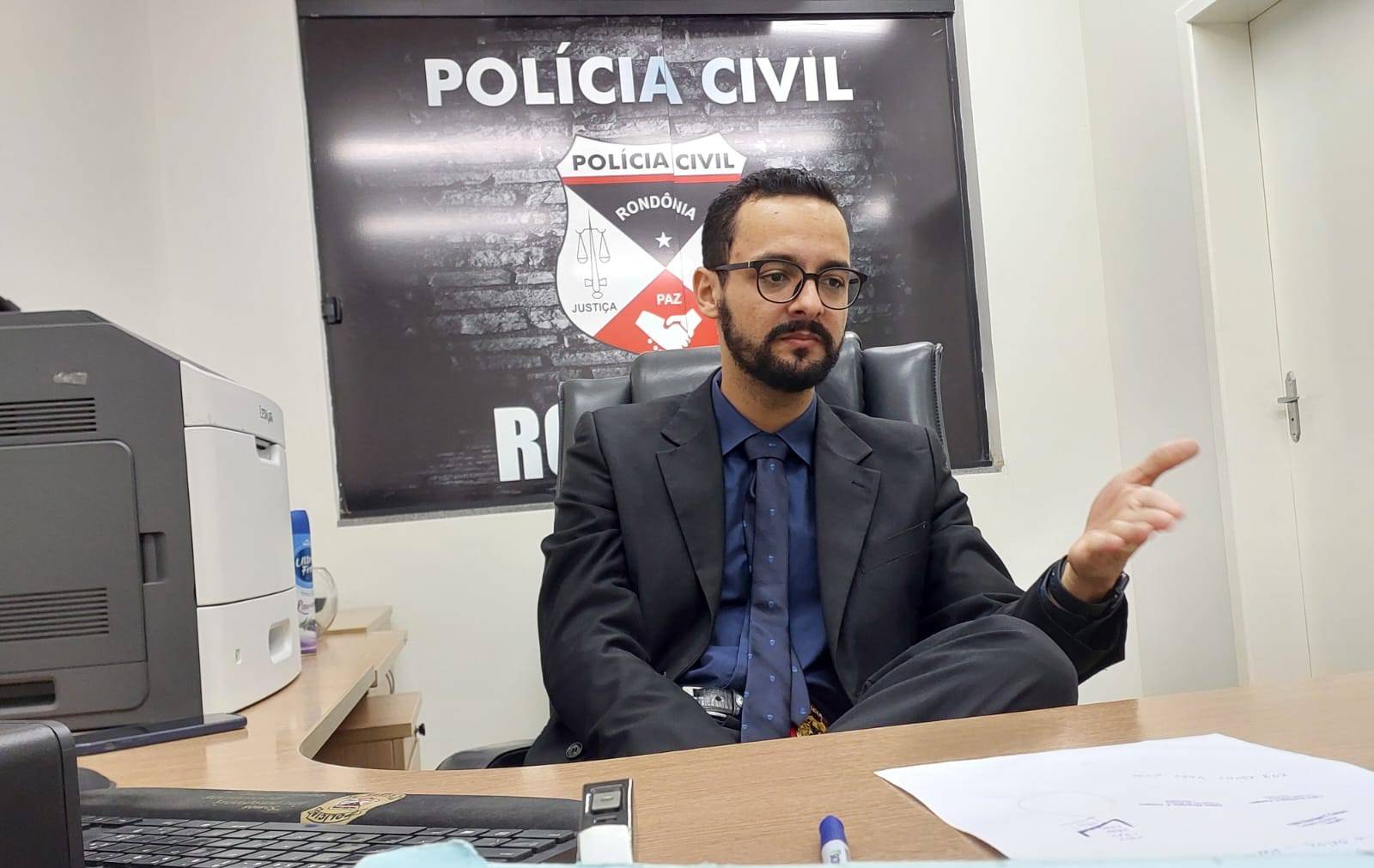 Após indiciar pai e madrasta por morte de criança em Cerejeiras, delegado revela outros detalhes chocantes do crime que abalou o Cone Sul