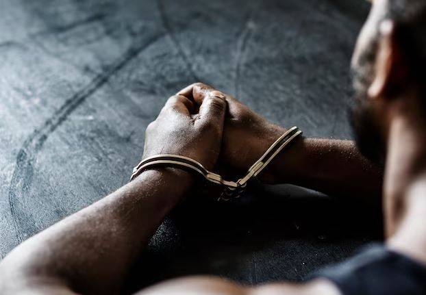 Homem é preso na área rural de Vilhena após ser acusado de ameaçar mulher que andou a pé por 15 km junto com adolescentes