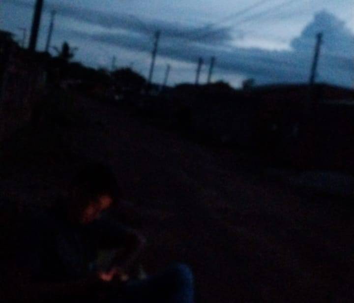 Moradores de bairro em Vilhena sofrem com falta de energia elétrica por mais de 18 horas seguidas e desabafam contra empresa