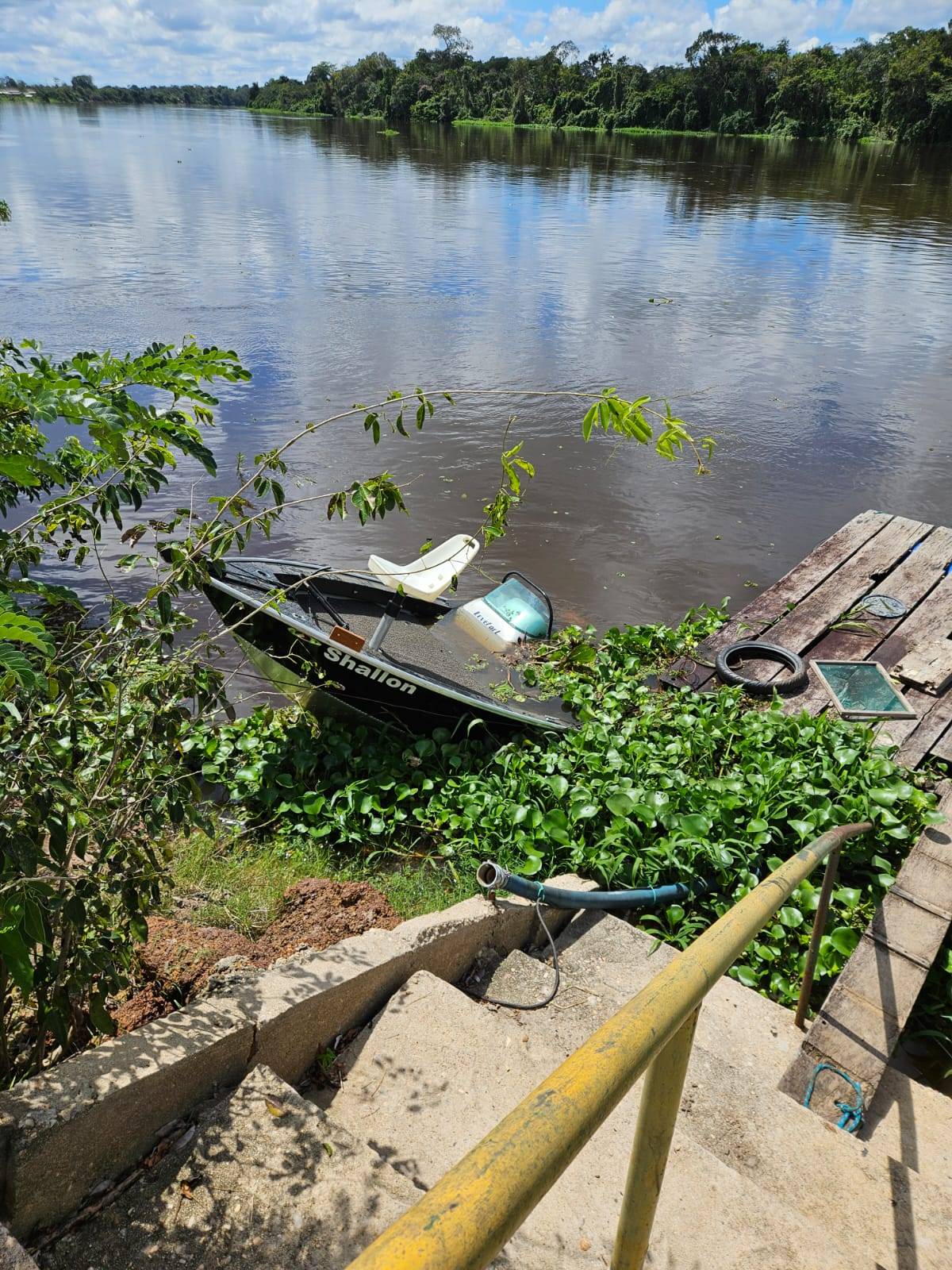 FOTOS E VÍDEOS: barco rodando com mulher a bordo e homem desaparecido no rio Guaporé mobilizam Bombeiros de Vilhena