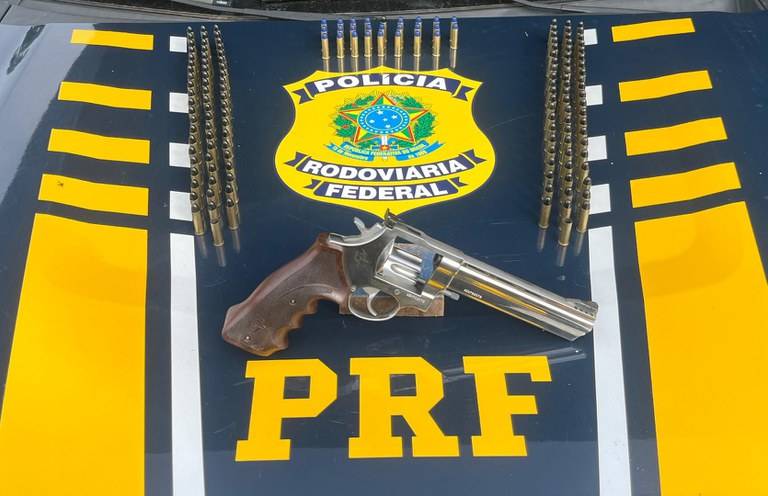Abordado pela PRF em rodovia do Cone Sul, CAC tem arma ilegal apreendida quando voltava de Colorado do Oeste
