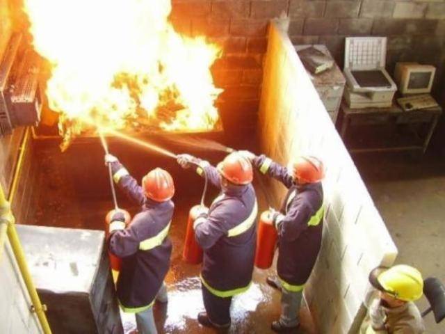 Curso ensina Bombeiros civis, militares e servidores a enfrentar desastres