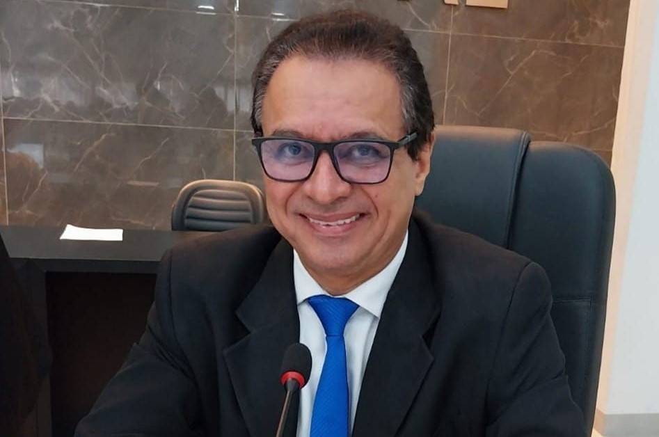 “Suma daqui”: após negar aperto de mão, professor da rede municipal registra queixa contra vereador na polícia, em Vilhena