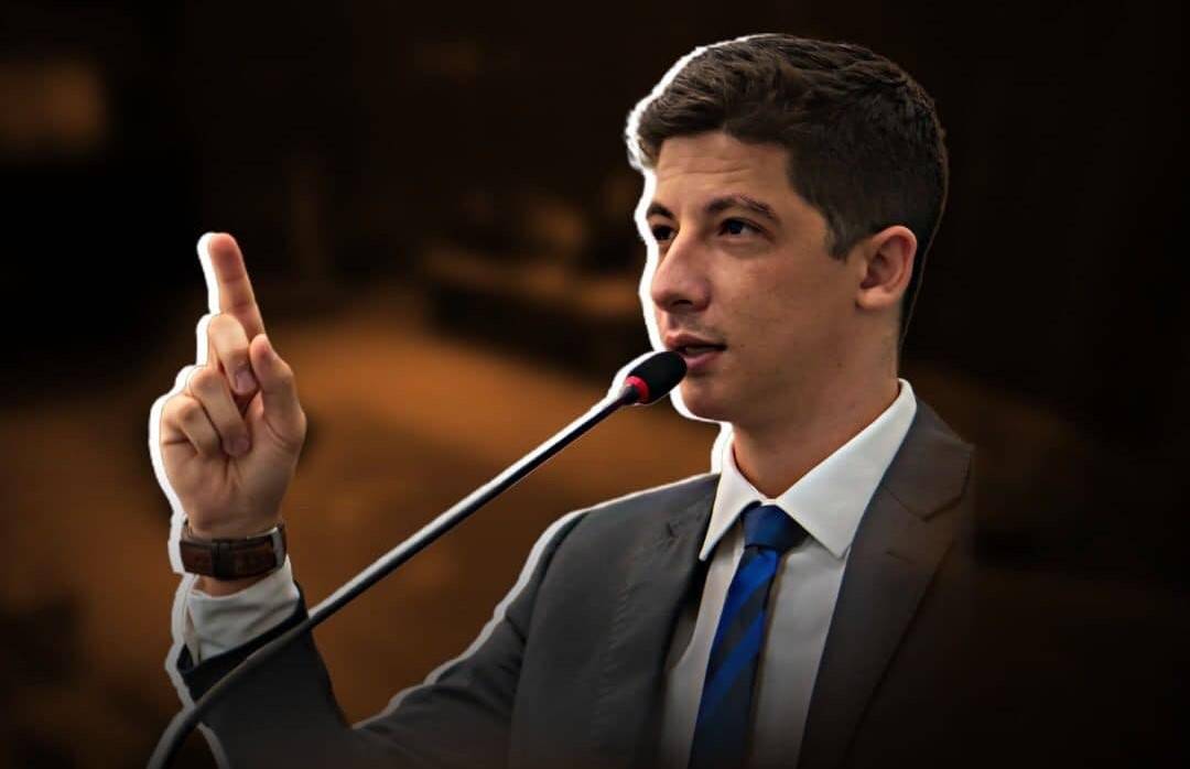 Fora de Vilhena há mais de três semanas, vereador “paralisa” trabalhos da Câmara e vira alvo de especulações