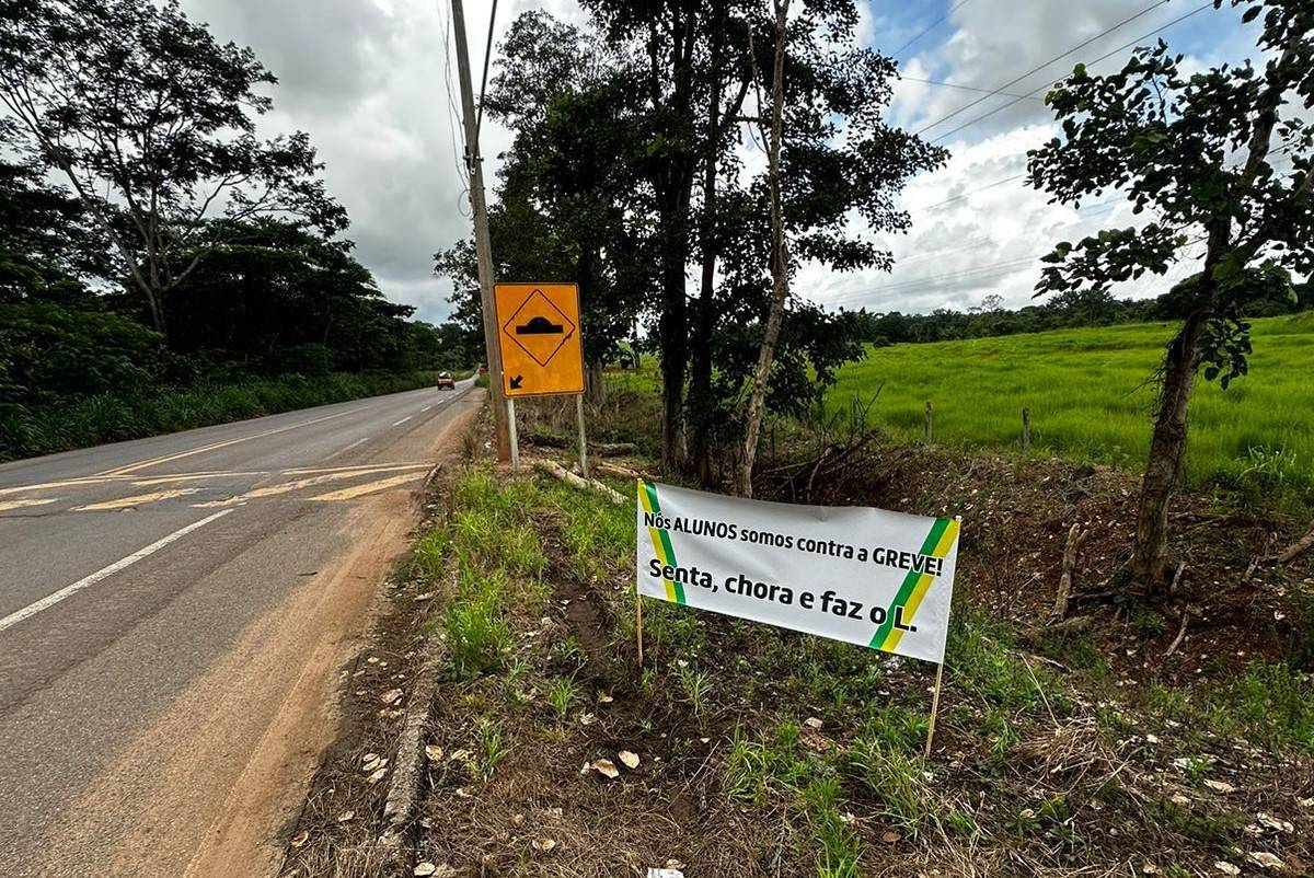 Servidores deflagram greve no IFRO de Colorado do Oeste; cartaz em nome de alunos protesta e ironiza categoria