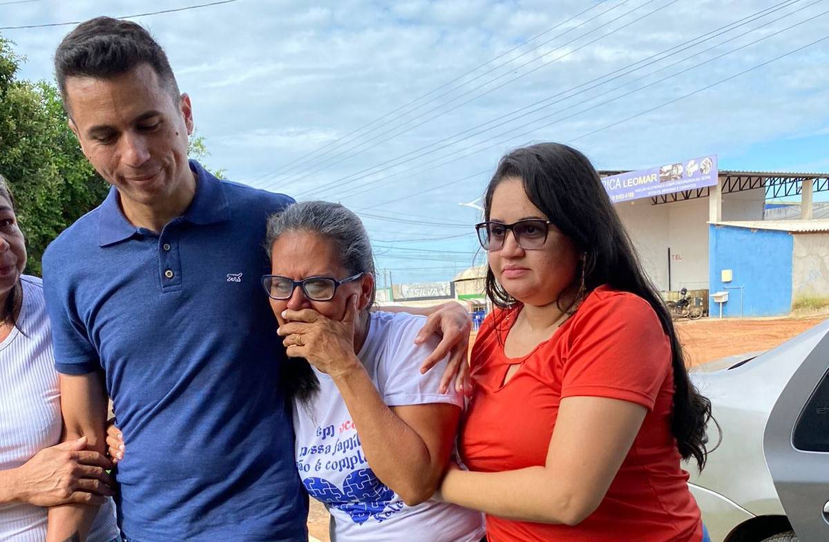 ASSISTA VÍDEO E VEJA FOTOS: emoção marca a volta para casa de estudante de Corumbiara que passou 08 anos desaparecido