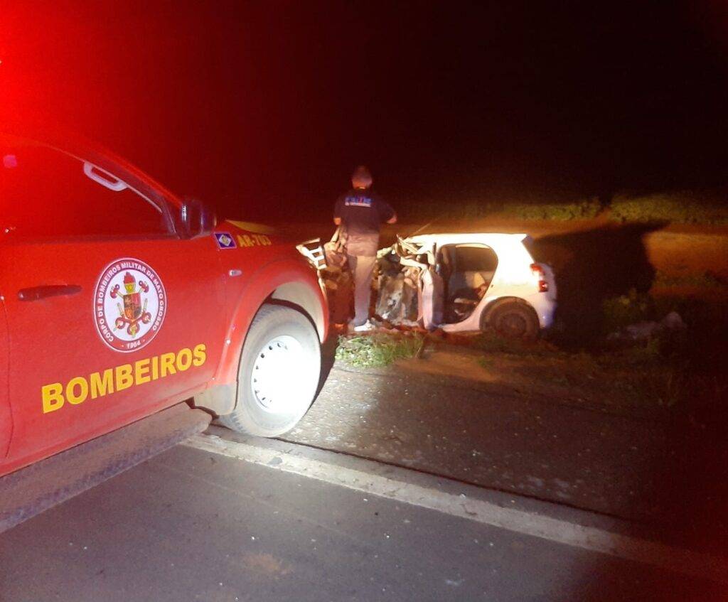 Mãe e filho morrem após acidente envolvendo carro de passeio e picape na BR 364, próximo a cidade de MT