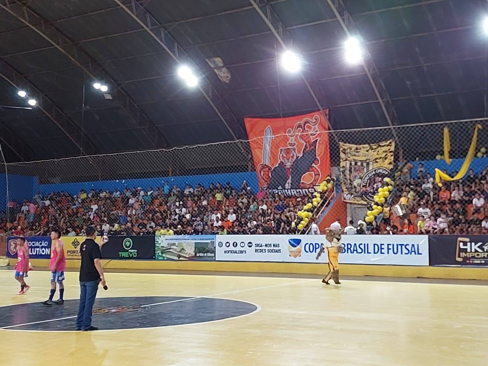 VÍDEO: jogo pela Copa do Brasil de Futsal levou mais de 1.800 pessoas ao Ginásio Jorge Teixeira de Oliveira, em Vilhena