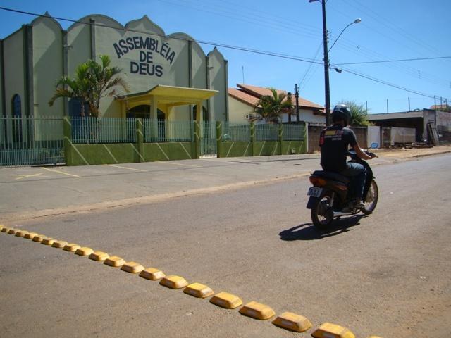 Semtran instala redutores de velocidade em local marcado por acidentes