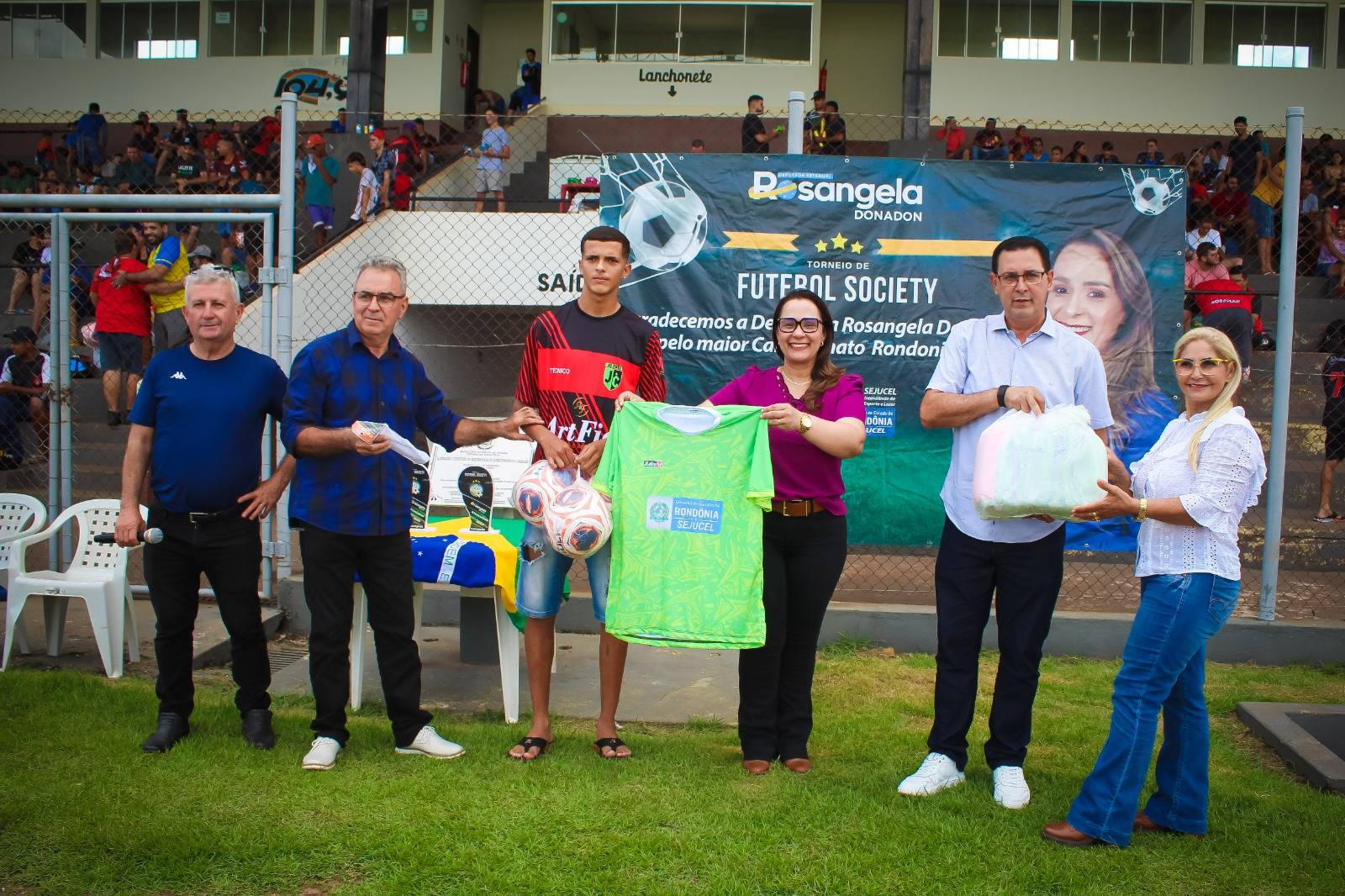 Deputada Rosangela Donadon entrega material esportivo e uniformes para atletas de Rolim de Moura e Pimenta Bueno