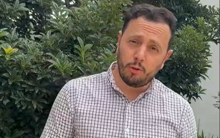 VÍDEO: após empréstimo milionário ser barrado, prefeito “cutuca” vereador; votação teve aliado ausente e oposicionista surpreendendo