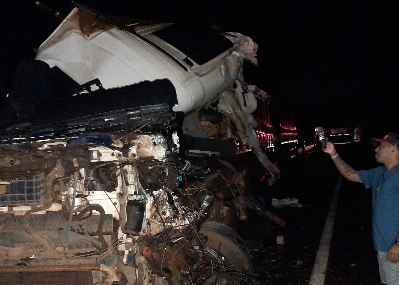 PRF registra três acidentes em rodovias do Cone Sul; em outro, caminhoneiro de Vilhena ficou preso às ferragens