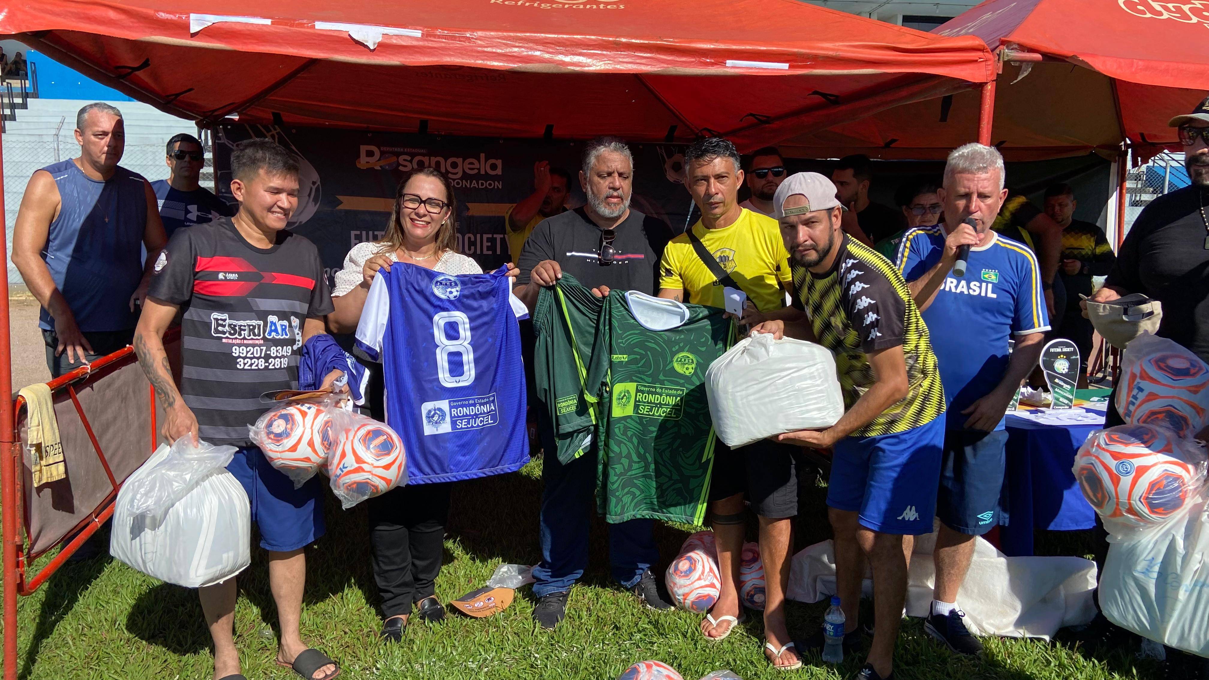 Através de emenda da deputada Rosangela Donadon, 48 equipes de Porto Velho são contempladas com uniformes e materiais esportivos