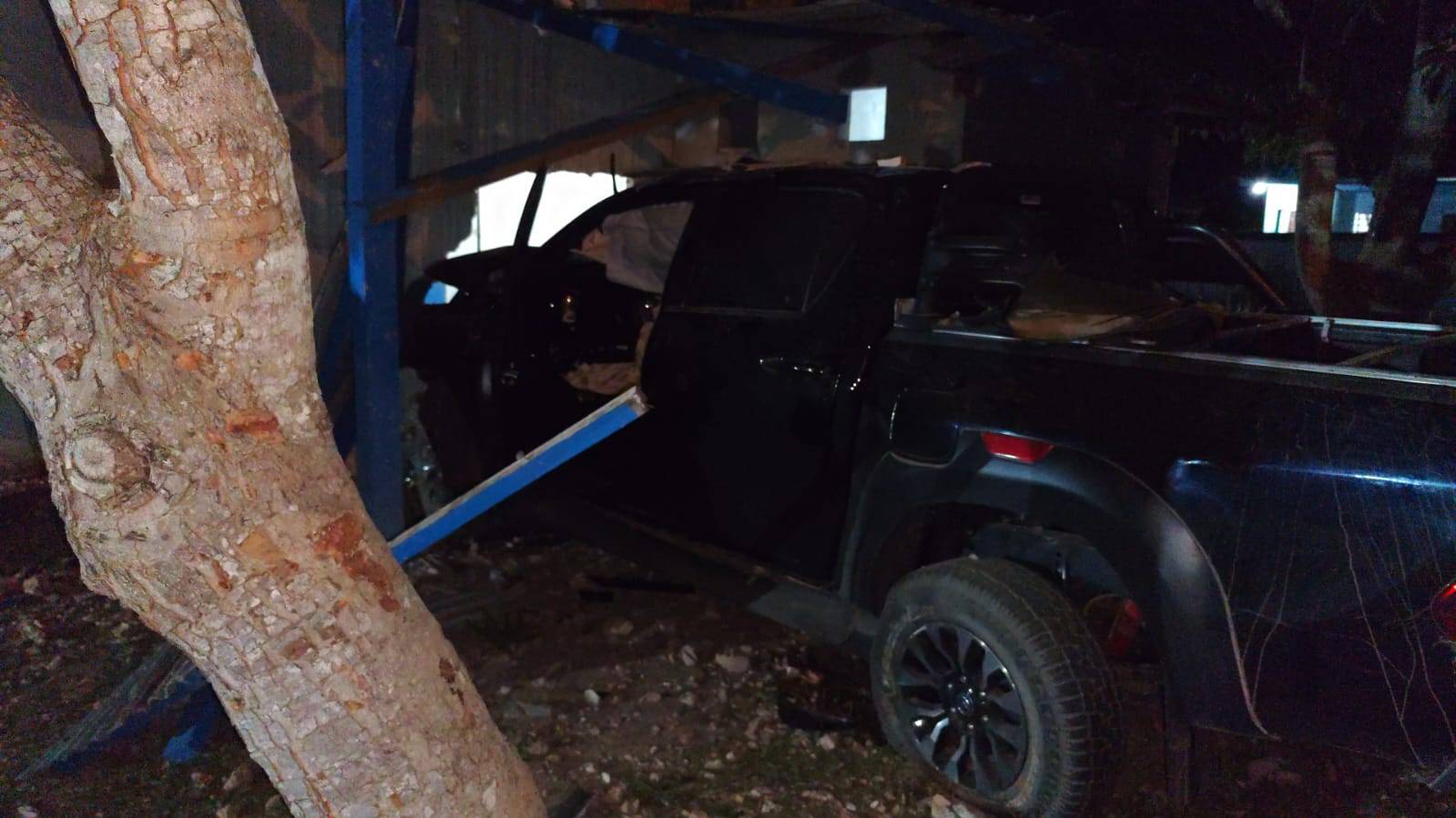 Mulher que estava na picape com a qual empresário destruiu muro em Vilhena dá detalhes do acidente ao FOLHA DO SUL