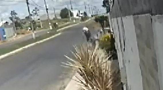VÍDEO: em cidade de Rondônia, jovem atleta morre após perder controle de motocicleta e atingir lixeira de concreto